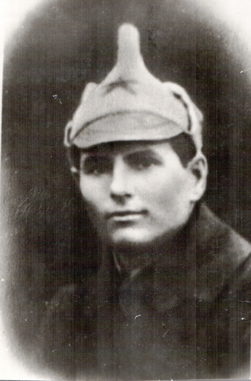 Степан Щипачёв в будёновке, 1924г.