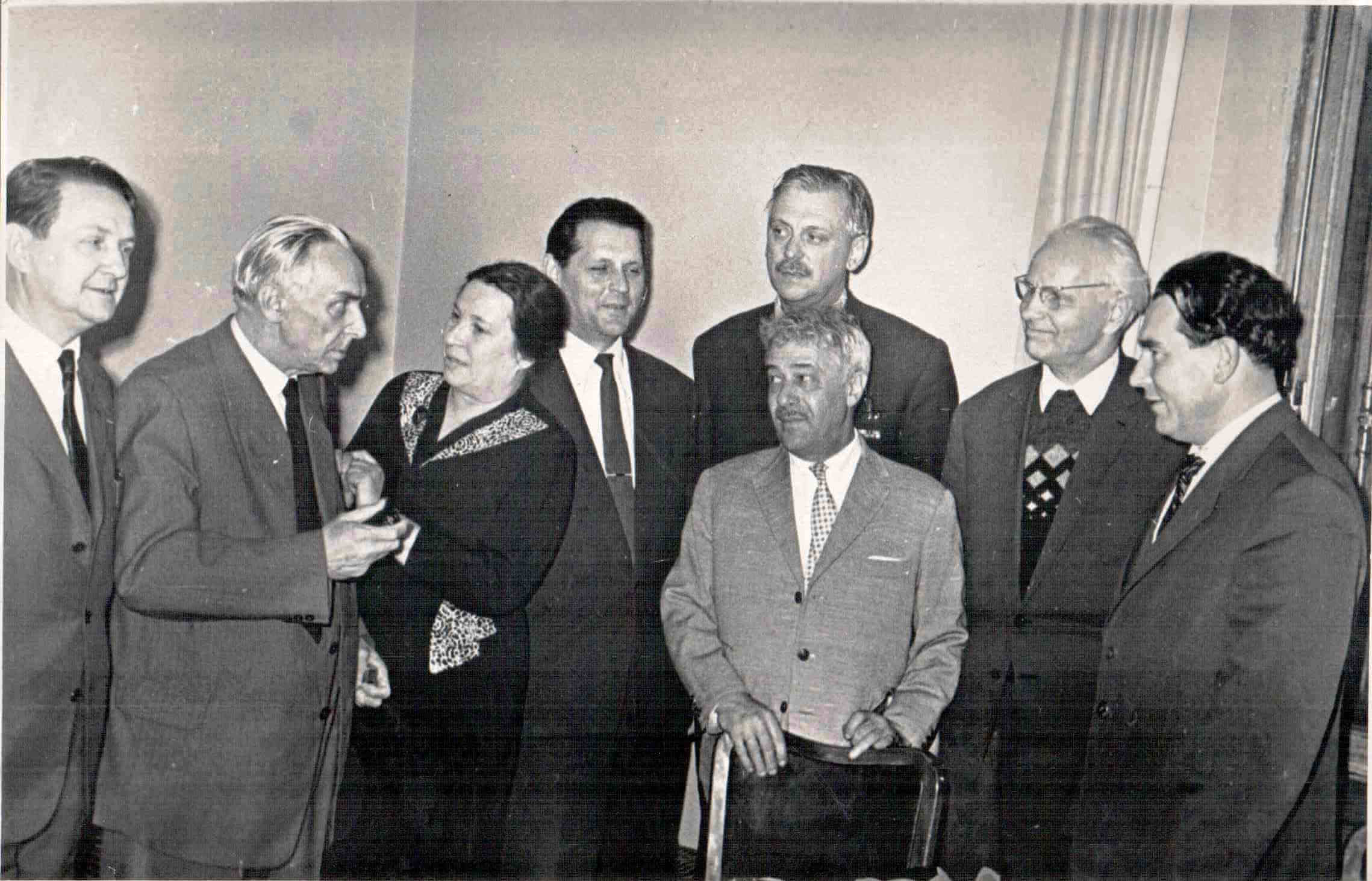 Съезд писателей, слева направо: Г.Марков, К.Федин, ? , С. Кирсанов, за Кирсановым С.Михалков, Ст. Щипачёв, ?