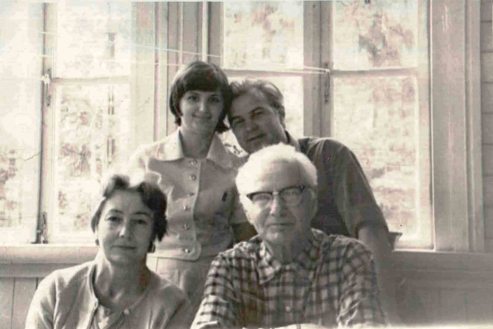 Степан Петрович Щипачёв, Валентина Николаевна Щипачёва, Марина  Щипачёва (жена Ливия Щ.) и Ливий Щипачёв