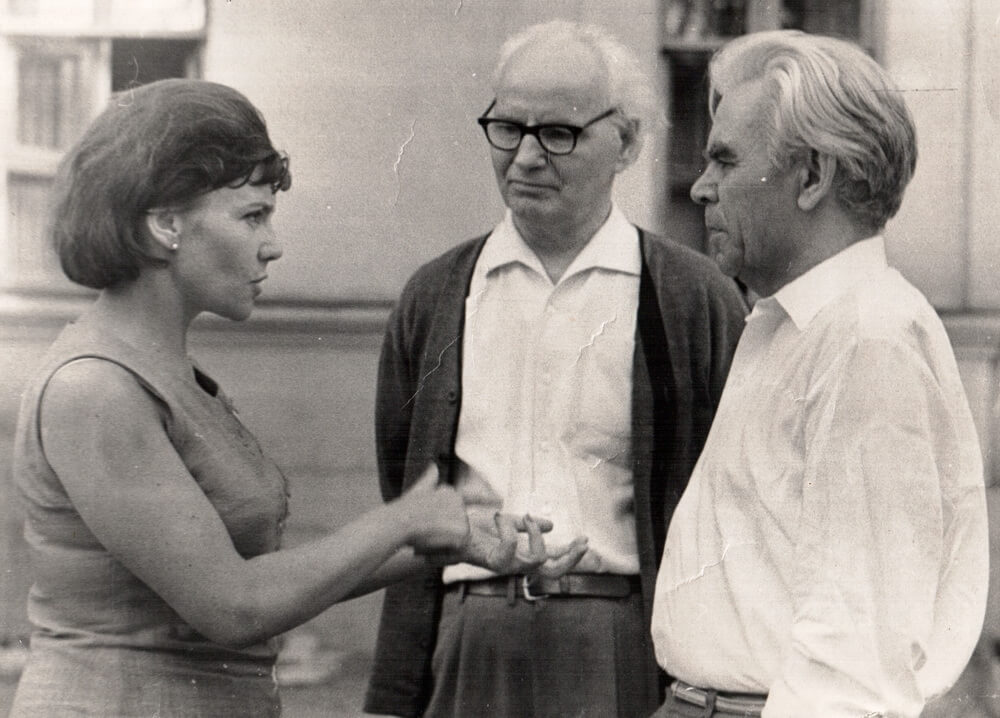 Степан Щипачёв с Риммой Казаковой и писателем Вергасовым, Переделкино, август 1969г.